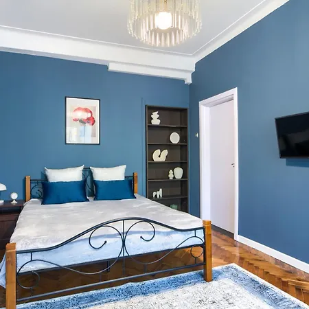 Garibaldy Luxury